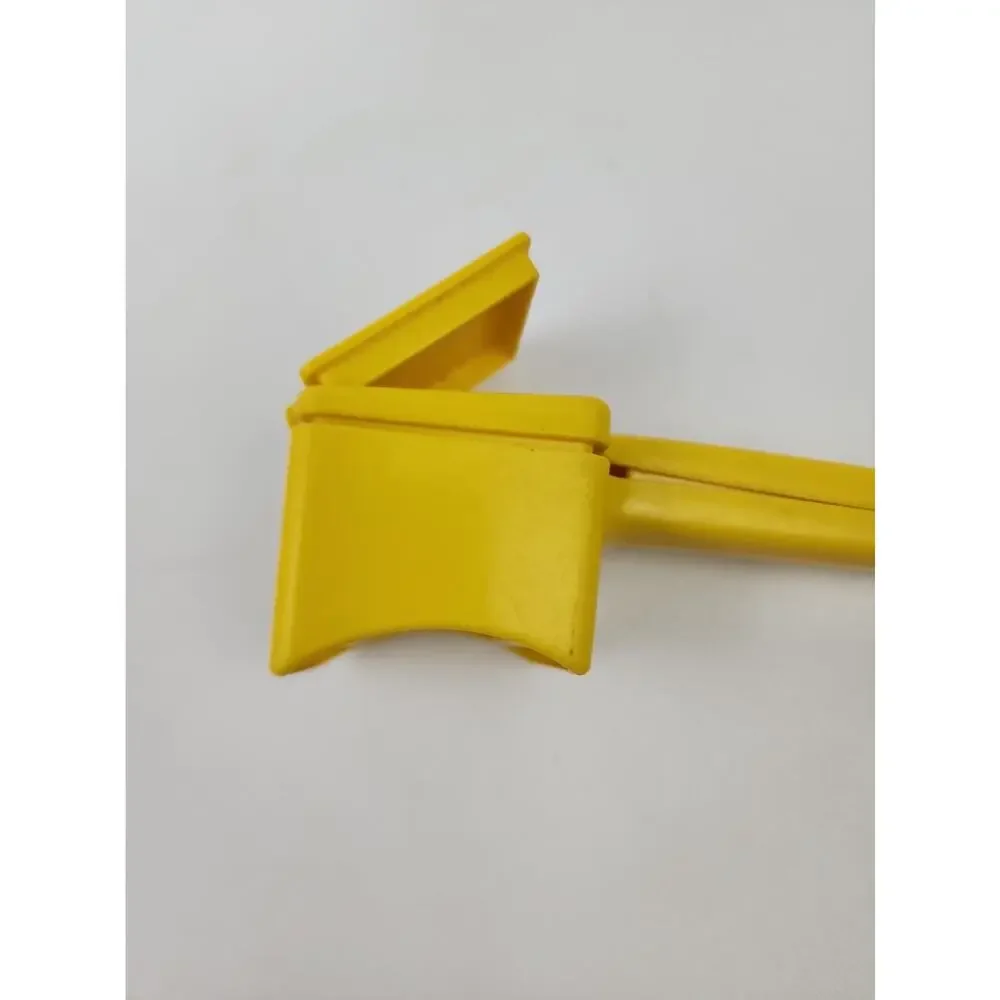 Vintage Tupperware #1465 Yellow Corn Cob Butter Spreader Built In Salt Shaker